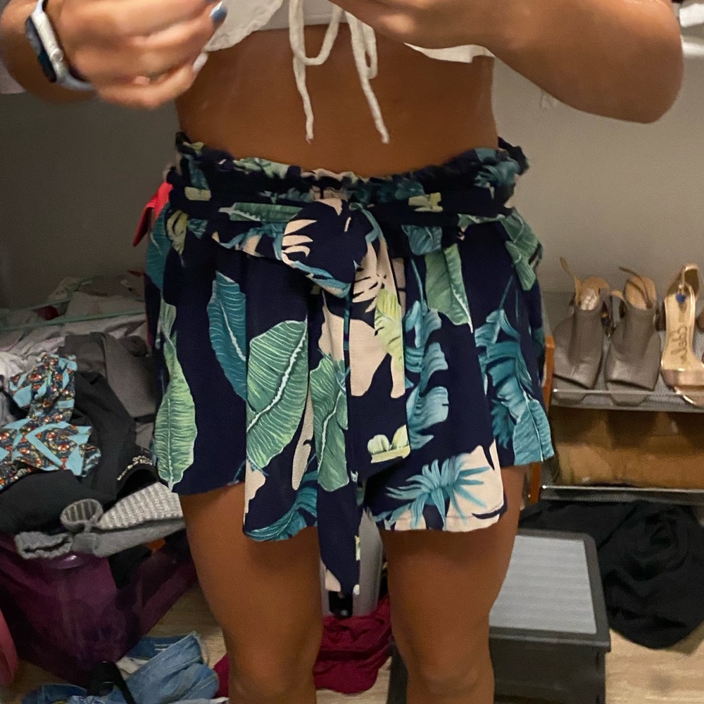 JUNGLE PRINT OVERSIZED SHORTS